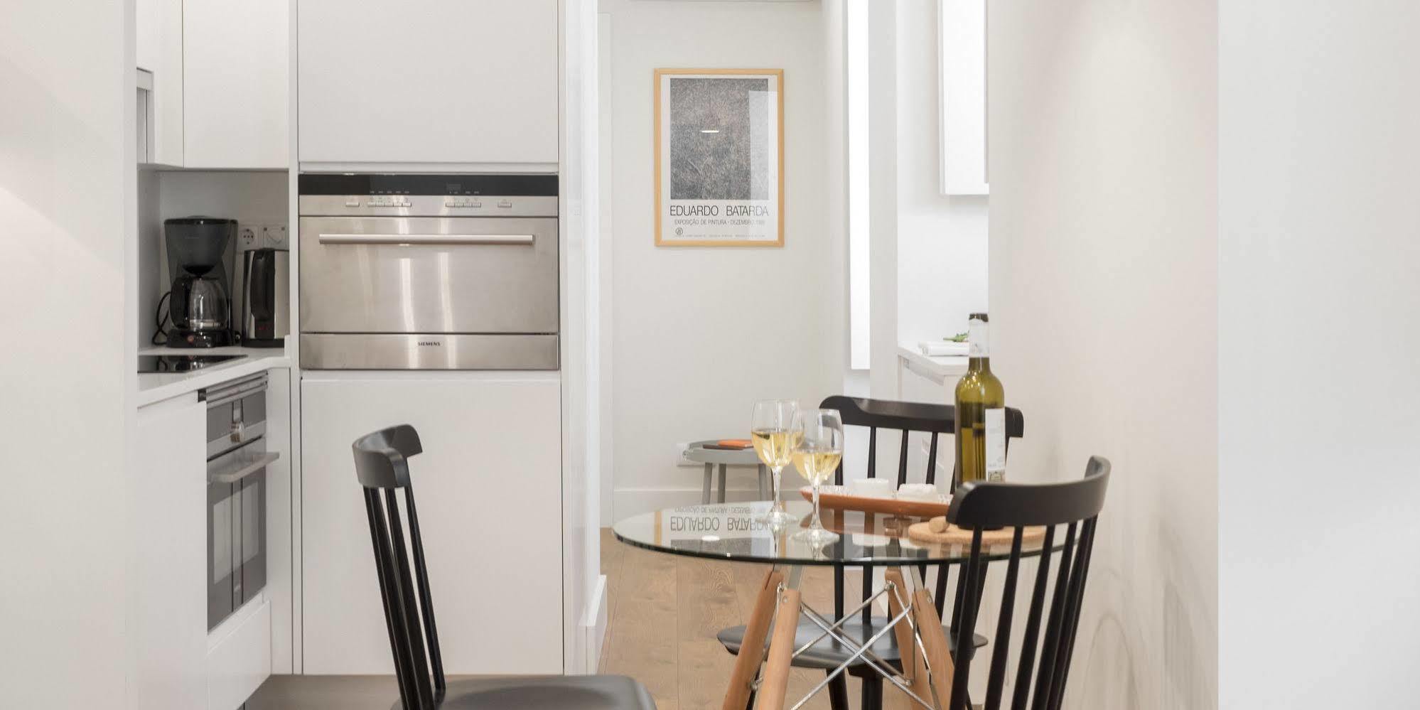 Hello Lisbon Bairro Alto Apartments Экстерьер фото